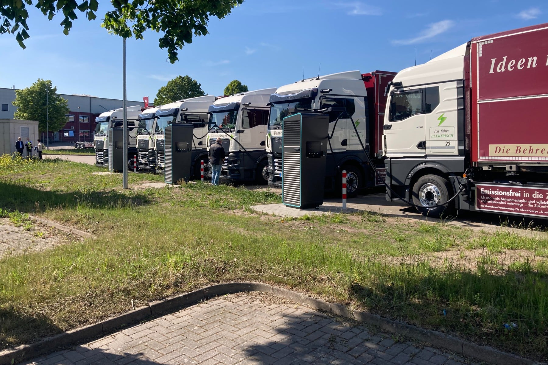 Fraunhofer: Shared Charging Could Make Electric Truck Fleets Cheaper