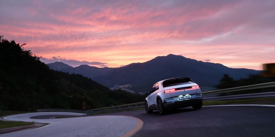 Renault 5 beeindruckt mit nahezu offizieller Reichweite auf Bergstraßen-Roadtrip