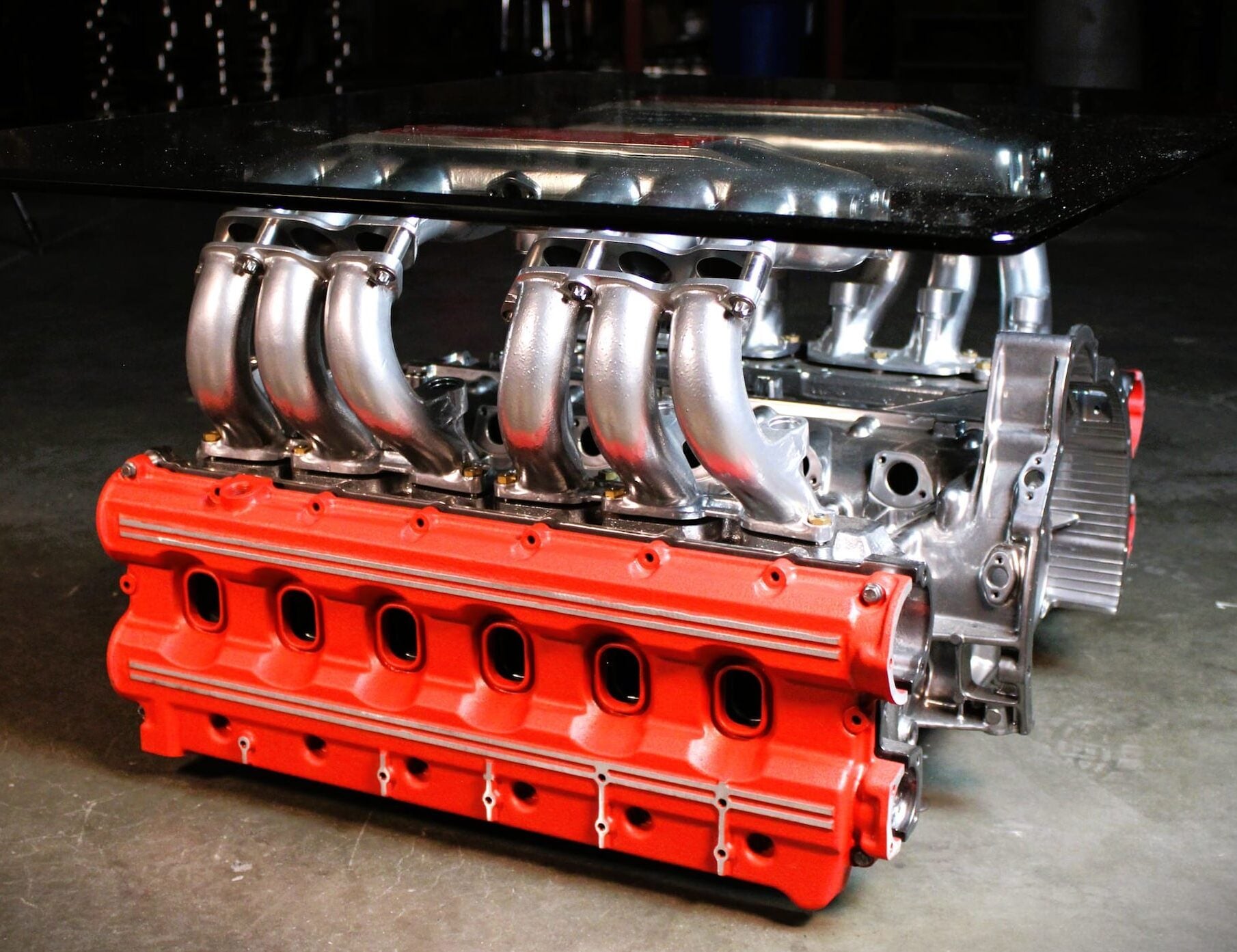 Ferrari Testarossa Flat-12 Motoru Sıra Dışı Bir Sehpa Oldu