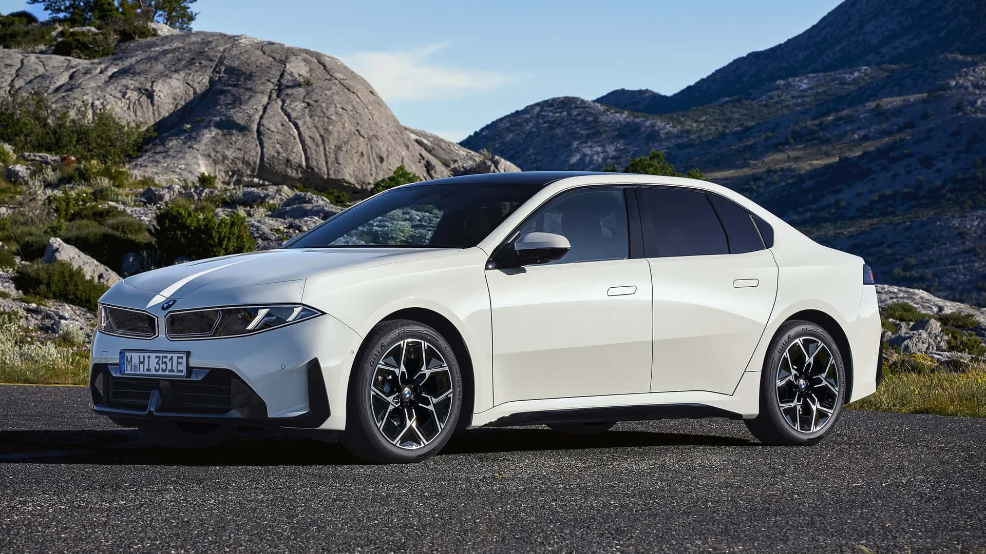 BMW'nin Yeni Elektrikli 3 Serisi 468 Mil Menzil İddiasıyla Tesla'yı Geride Bırakıyor