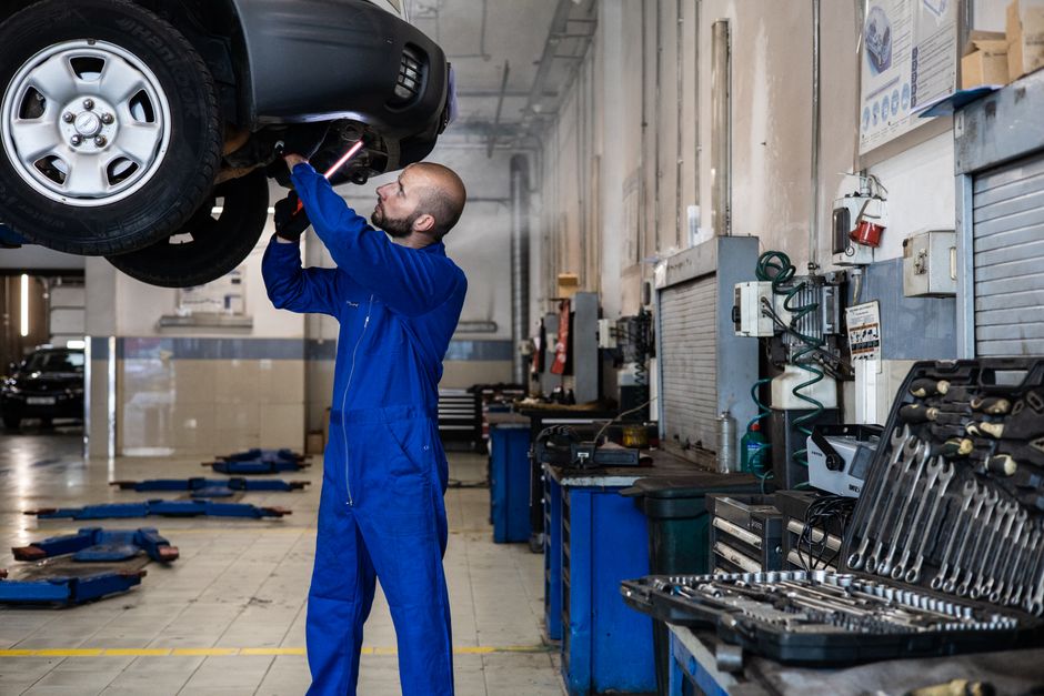 GM Faces Expanded NHTSA Probe: Over 1.1M Vehicles Including EVs Report Brake Assist Loss