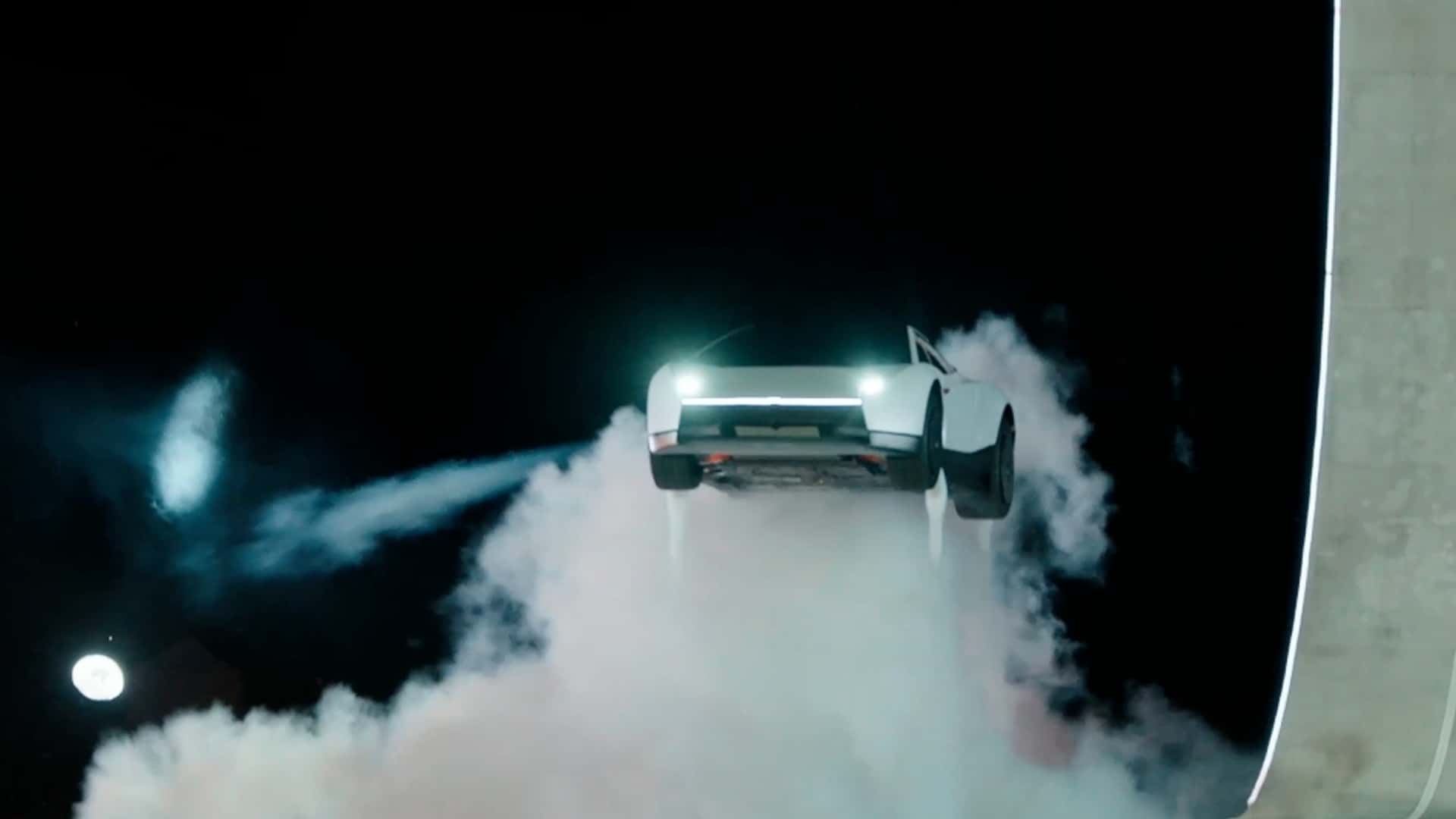 Tesla Yeni Roadster'ı Uçuran Demo ile Tanıttı: Teslimat Yine Belirsiz