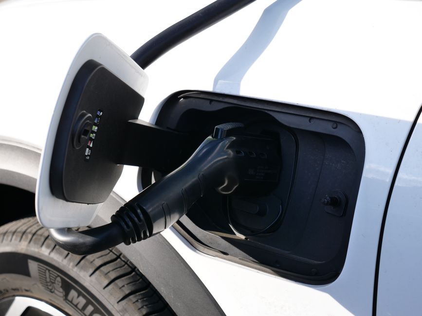 Hubject and Plugo partner to bring Plug&Charge to Japan