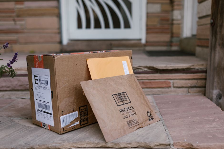 Amazon'un Drone Teslimatında Havuza Düşen Paket Sorunu