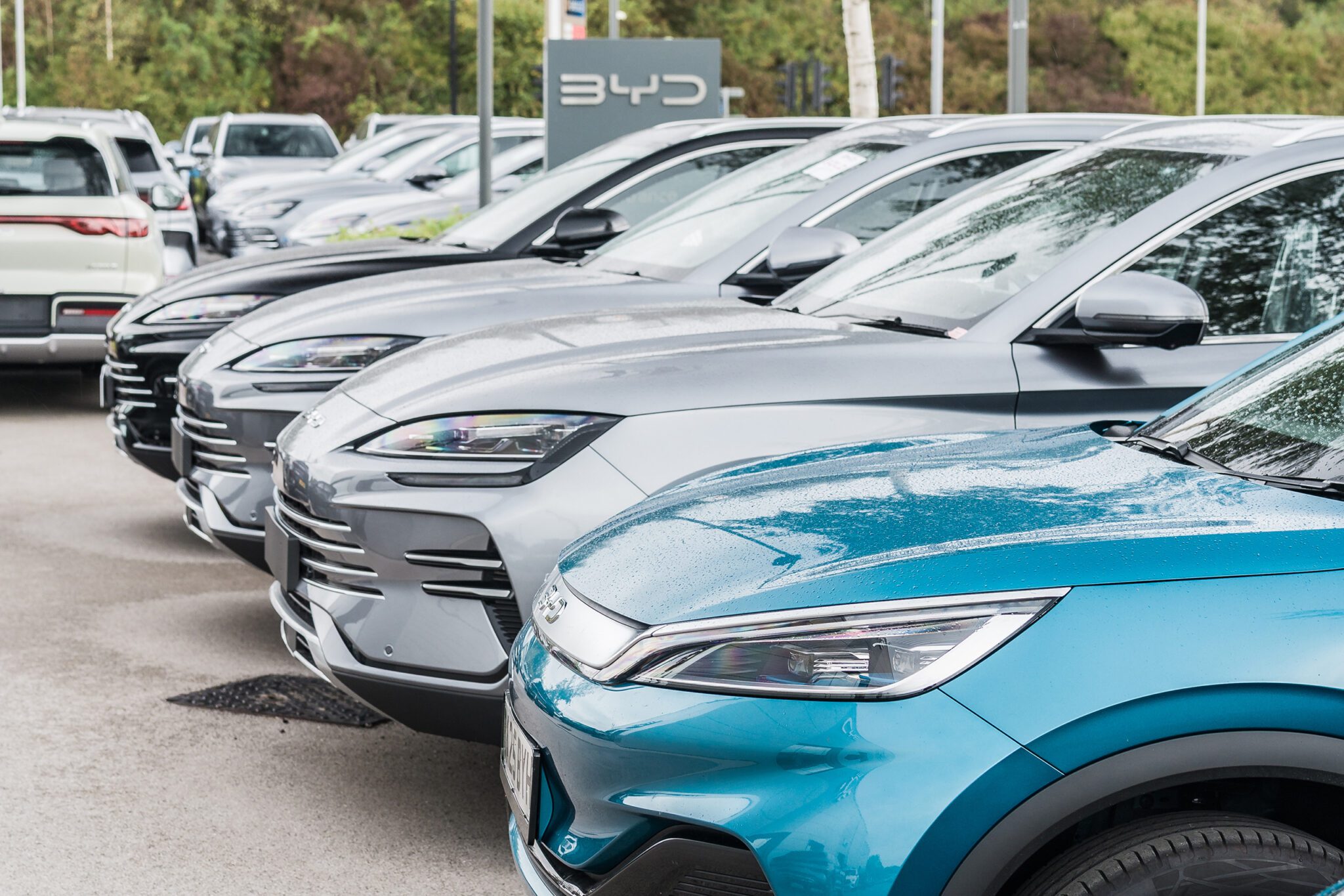 China's Domestic Auto Sales Plunge 28% as Beijing Cuts EV Export Rebates