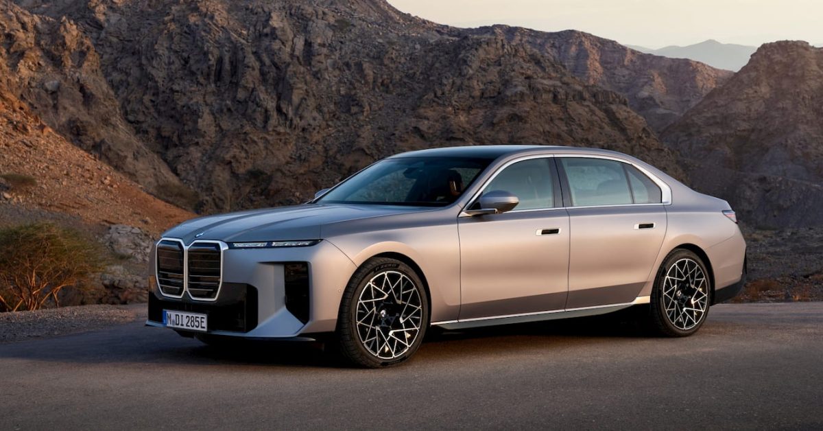 BMW Pushes Its Electric Flagship i7 Toward the Chauffeur Trade
