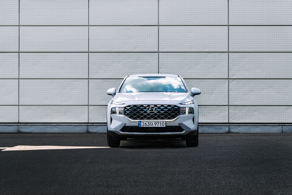 Hyundai Brings EREV Tech to the Santa Fe, Targeting 600-Mile Range