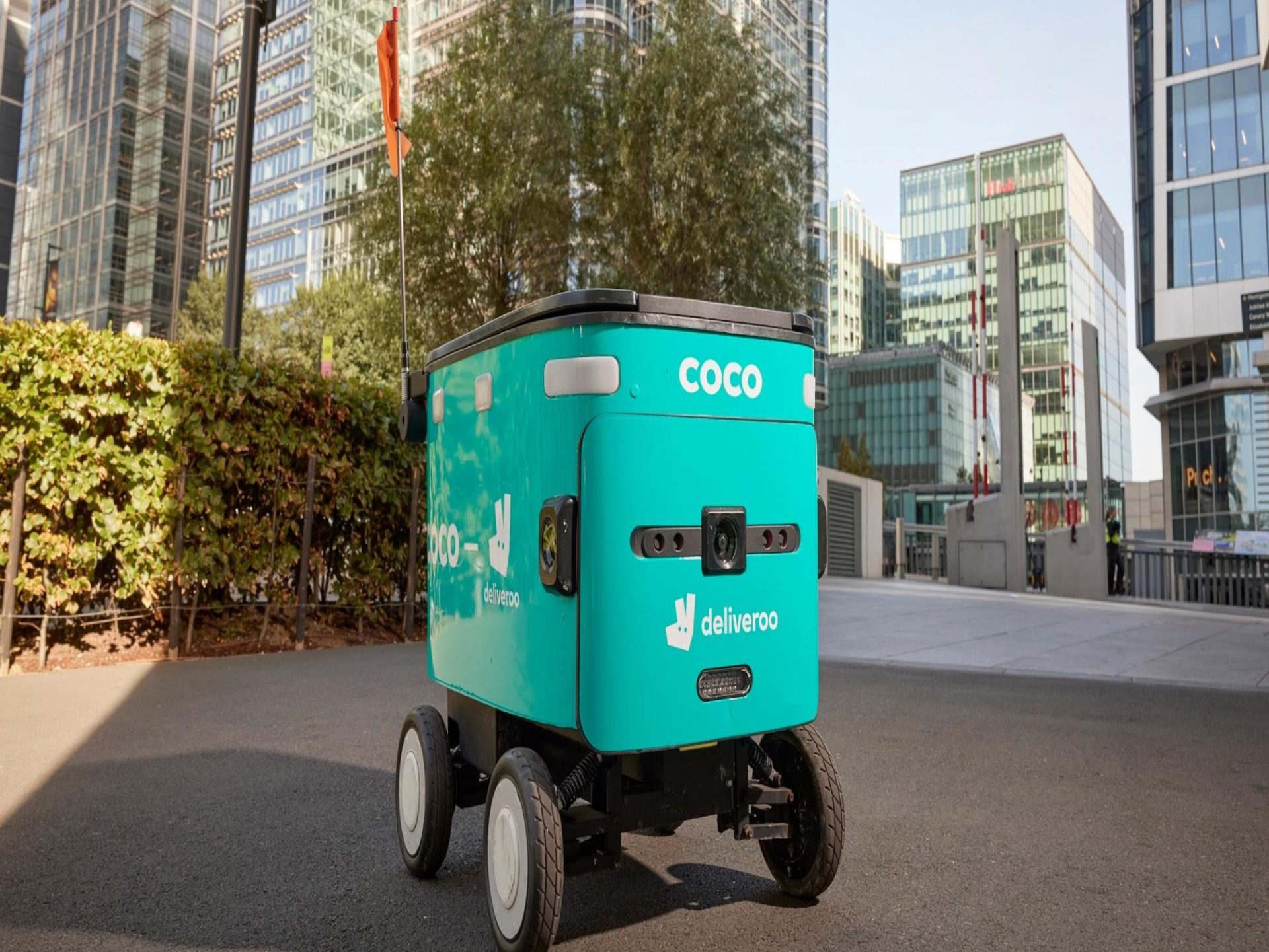 Deliveroo ve Coco Robotics, Birleşik Krallık'ta Özel Robot Teslimat Anlaşması İmzaladı