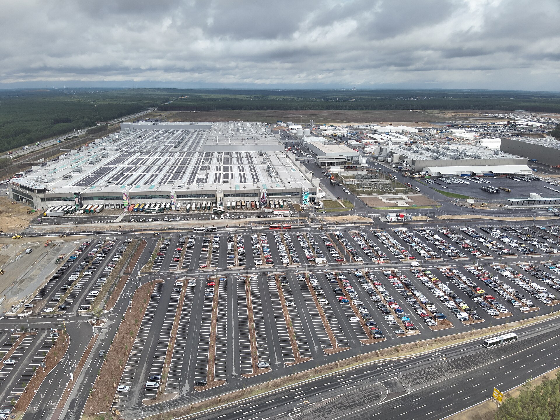 Cramer, Tesla ve SpaceX'i Aynı Çerçevede Değerlendirdi: 'Kazanç Patlaması' Şartı