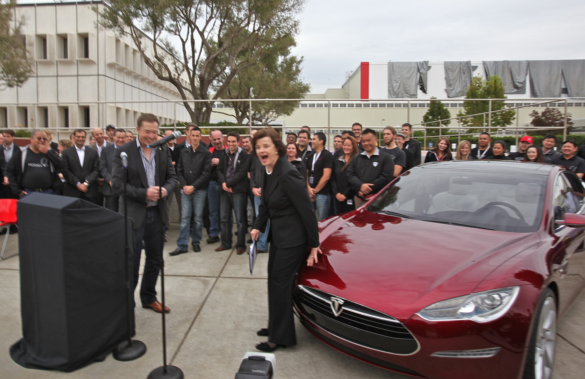 Tesla'nın Son Finansal Göstergesi Mercek Altında: Yatırımcılar Neye Dikkat Ediyor?