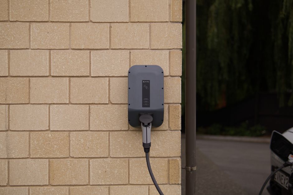 Enphase'tan Çift Yönlü Şarj Sistemi: Elektrikli Araç Evin Yedek Gücü Oluyor