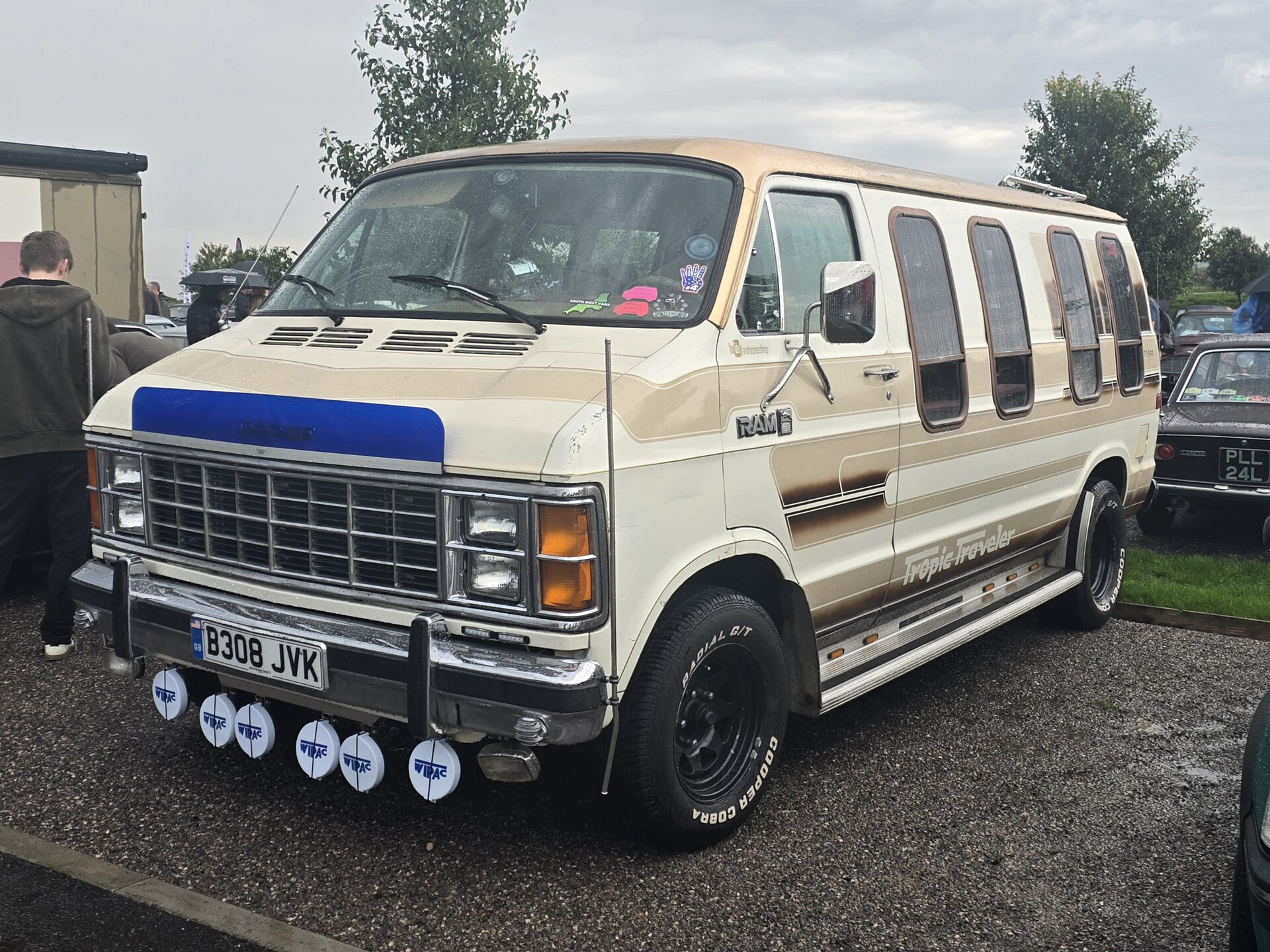 80'lerin 4x4 Van Kültürü: Pathfinder Dönüşümlü 1979 Dodge Ram Van Satışta