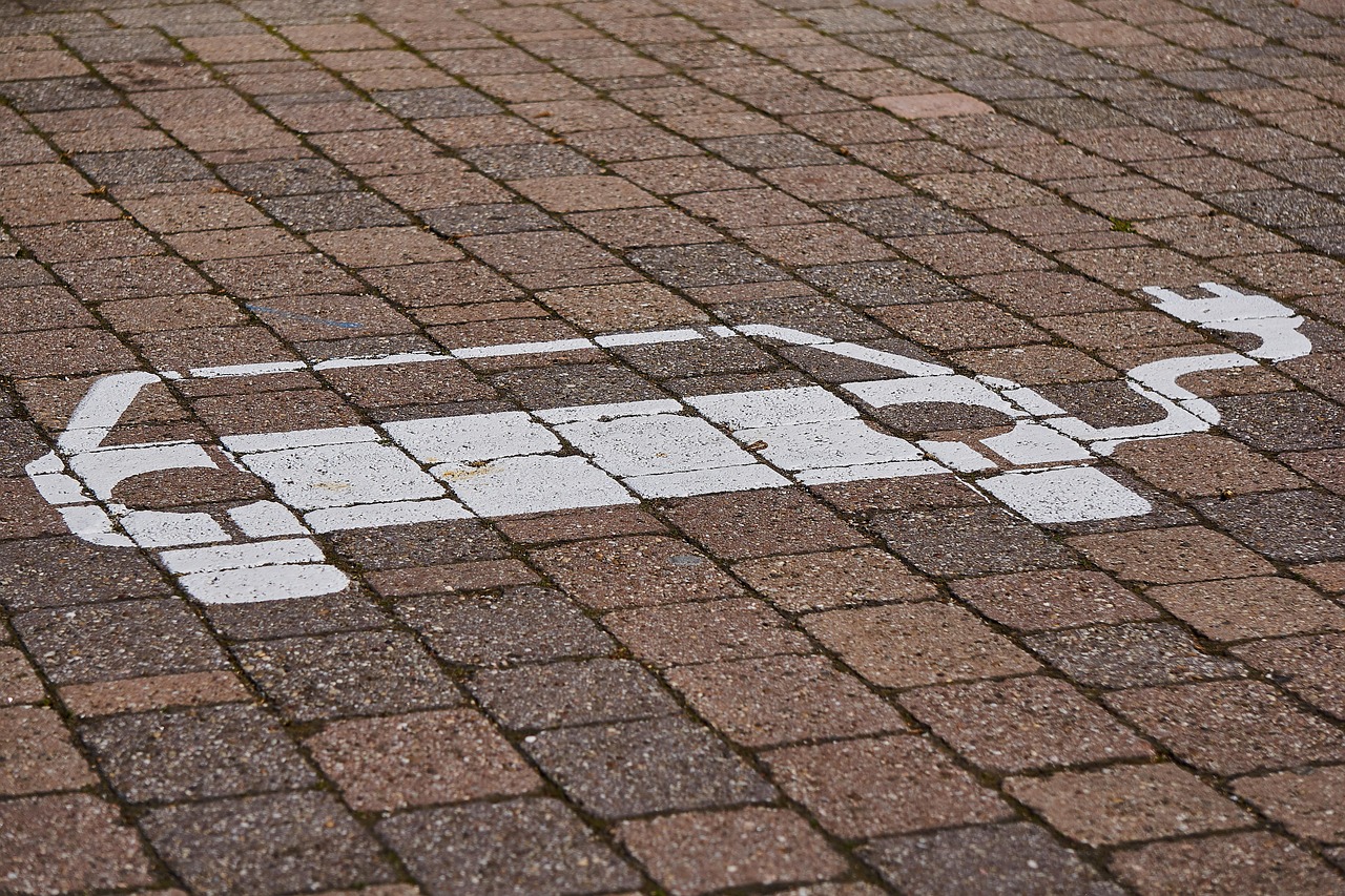 Electreon stellt kabelloses Ladepad für alltägliche Parkplätze vor