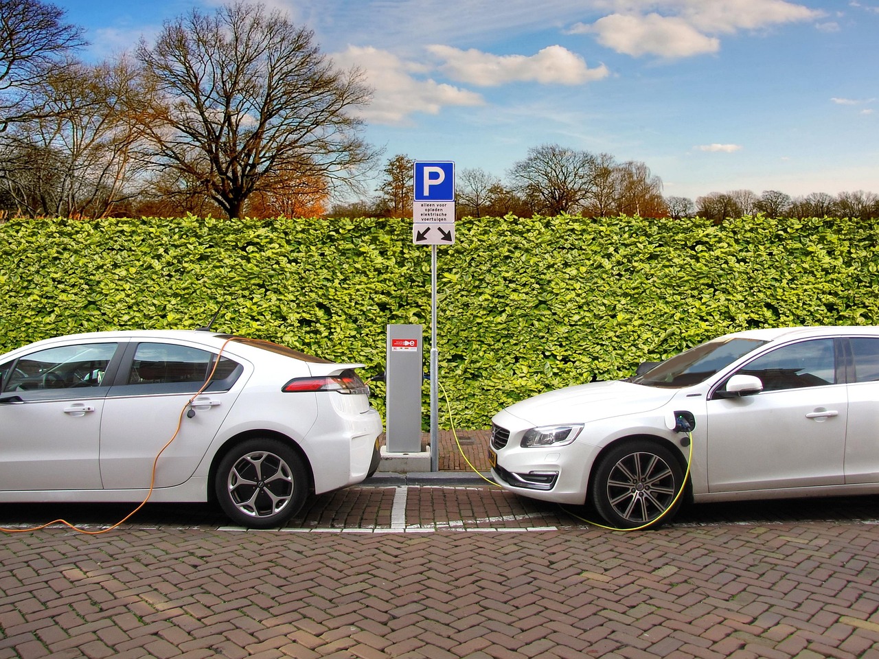 Chinese PHEVs Win Over Spanish Drivers as EU Tariffs and Thin Charging Networks Slow BEV Adoption
