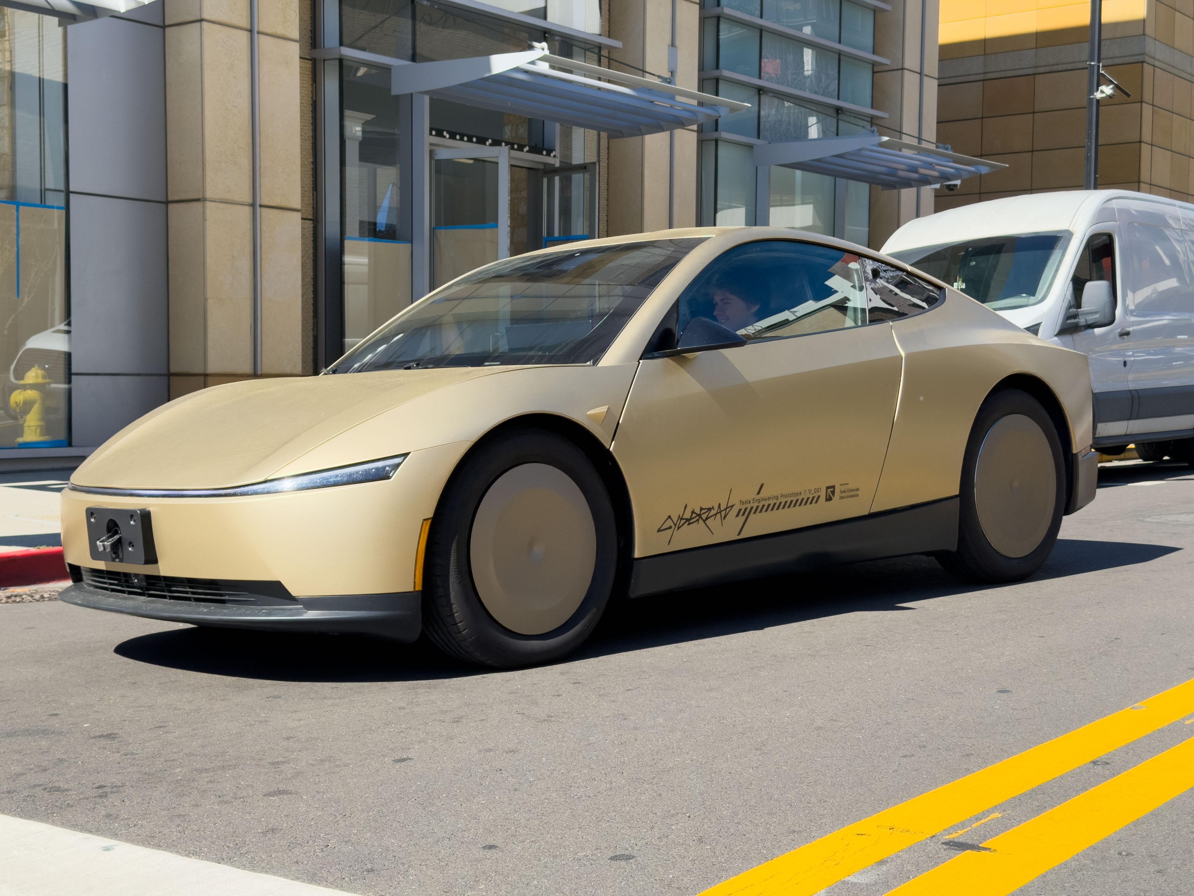 NHTSA, Tesla Robotaksilerinin Okul Bölgelerinde Hız İhlali Yaptığı İddialarını İnceliyor