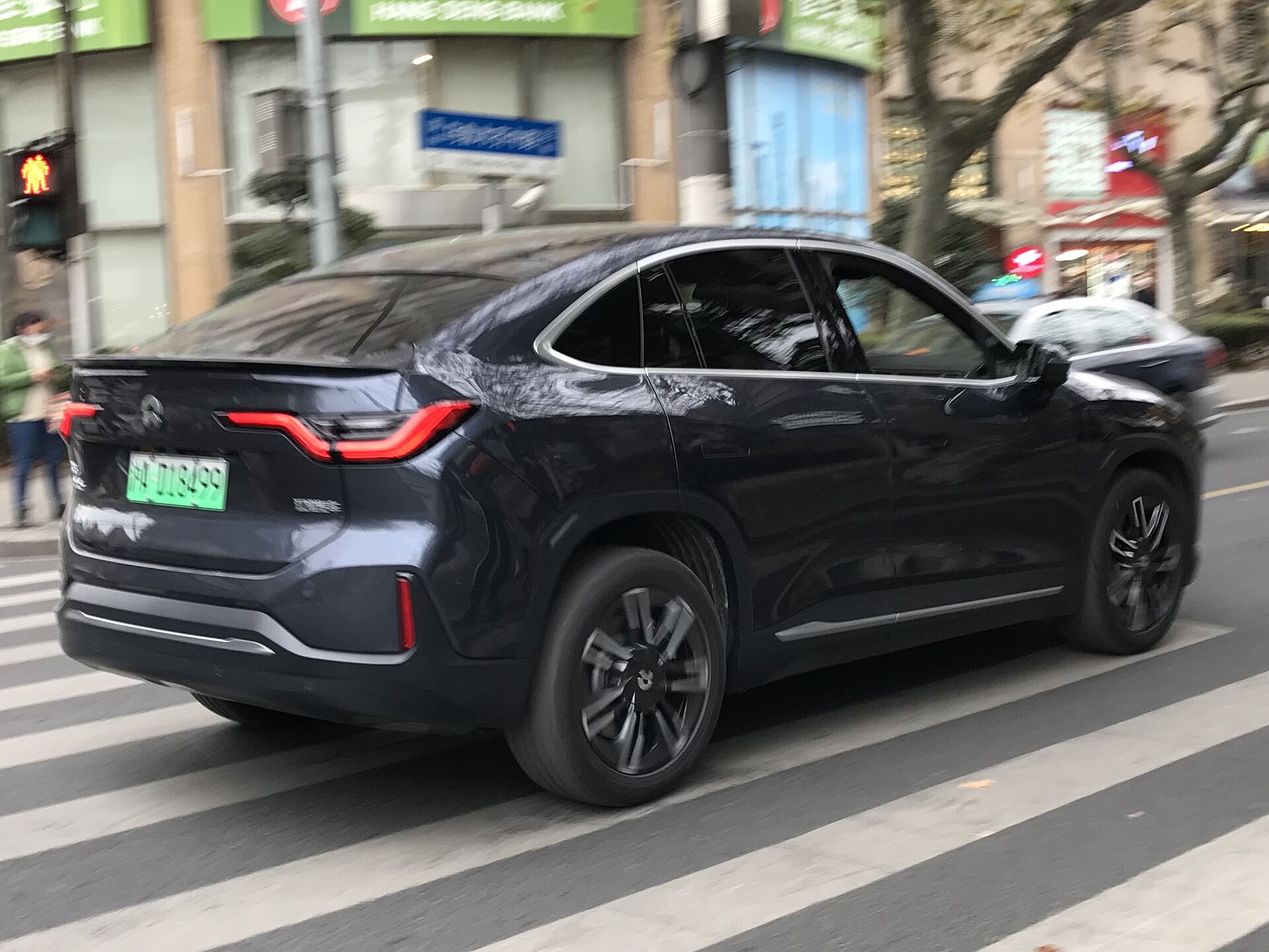 Nio and Geely Deepen Partnership With Cross-Investments in Charging and Battery Swapping