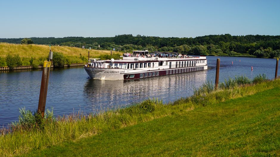 EST-Floattech Powers 15 New River Cruise Ships with Octopus High Energy Batteries