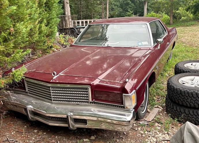 1974 Dodge Monaco: Ormandan Çıkan Bir Klasik ve 4.000 Dolarlık Soru İşareti
