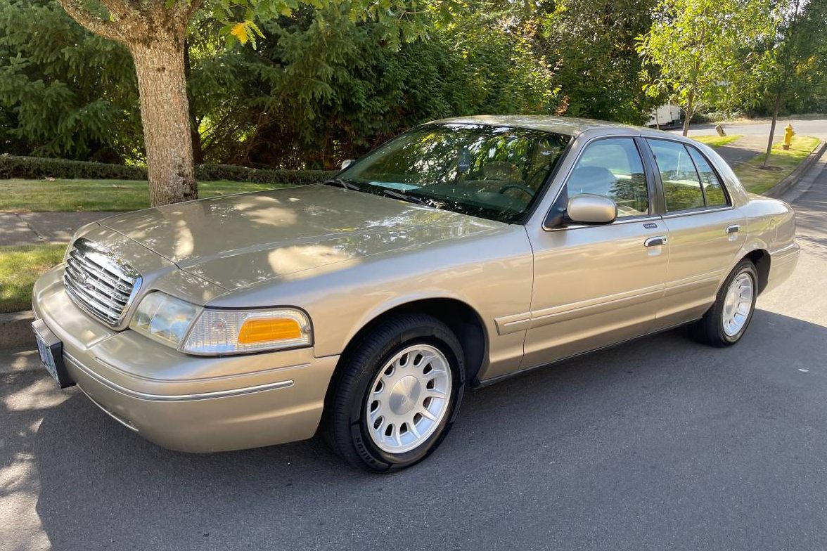 Sadece 42.000 Milde Bir 1999 Ford Crown Victoria LX