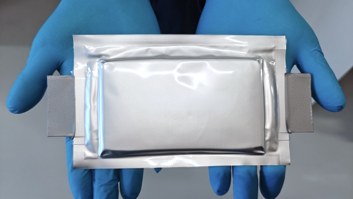 Fraunhofer ISE'den silisyum anotlu hücrelerde 1.000 döngü başarısı — ama bir şartla