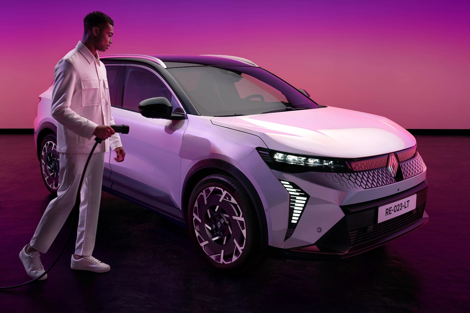 Renault, Güncellenmiş Scenic E-Tech ve Megane E-Tech için Birleşik Krallık Siparişlerini Açtı