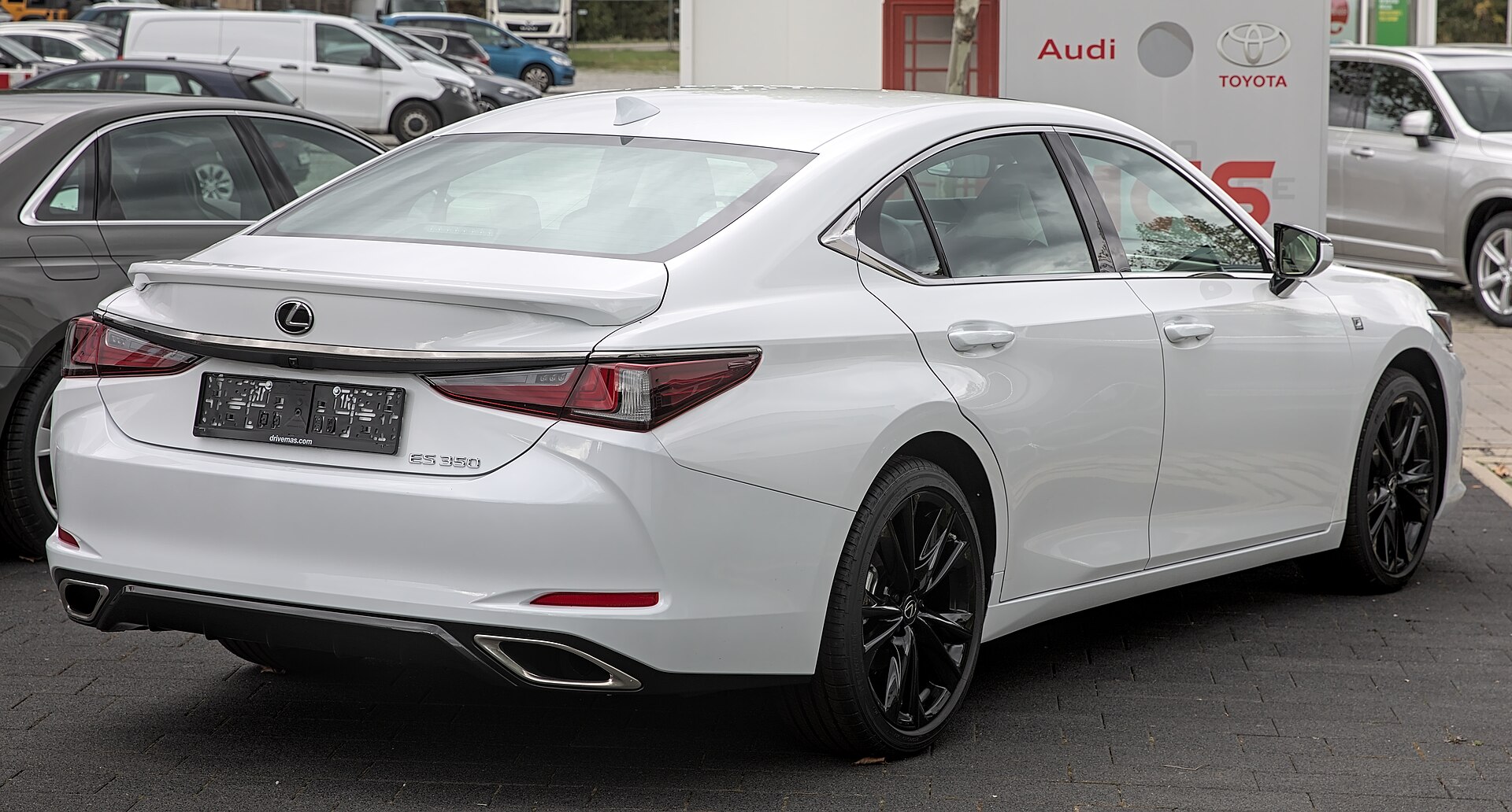 Lexus ES Reinvents the Premium Sedan with Hybrid and Electric Options