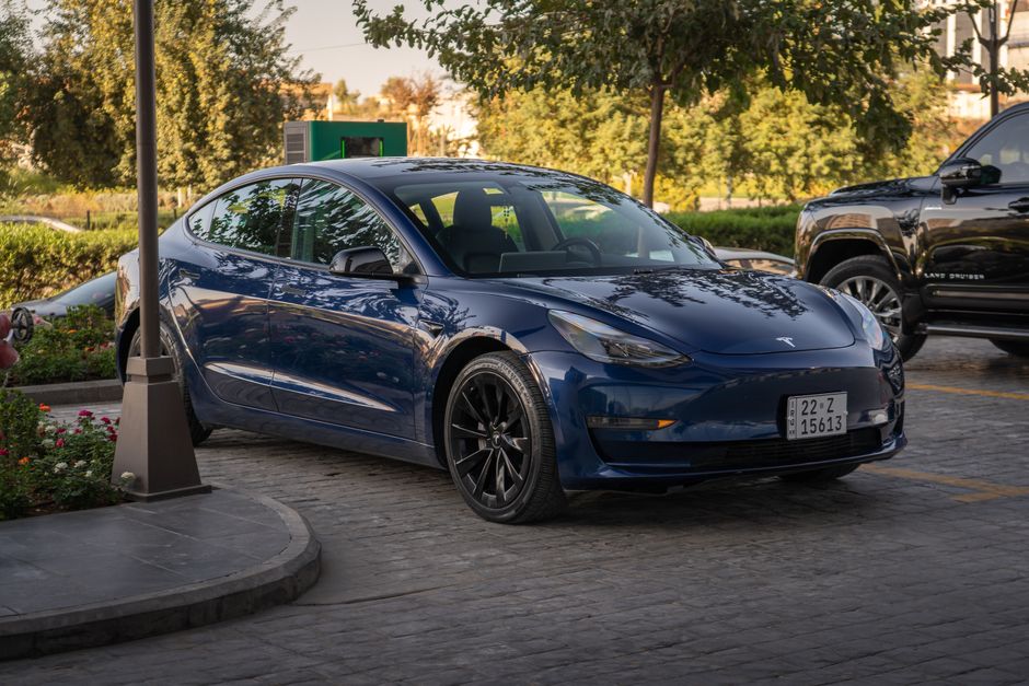 Tesla enthüllt neuen Roadster mit SpaceX-Technologie: Was das für die Aktie bedeutet