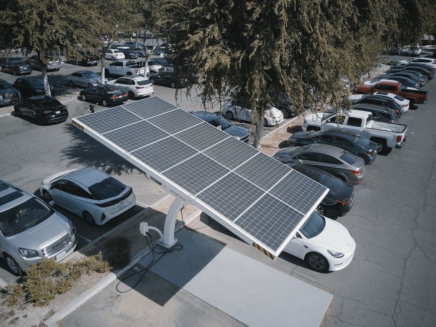 EV Şarj, Güneş Enerjisi ve Üç Fazlı Güç: Bilmeniz Gerekenler