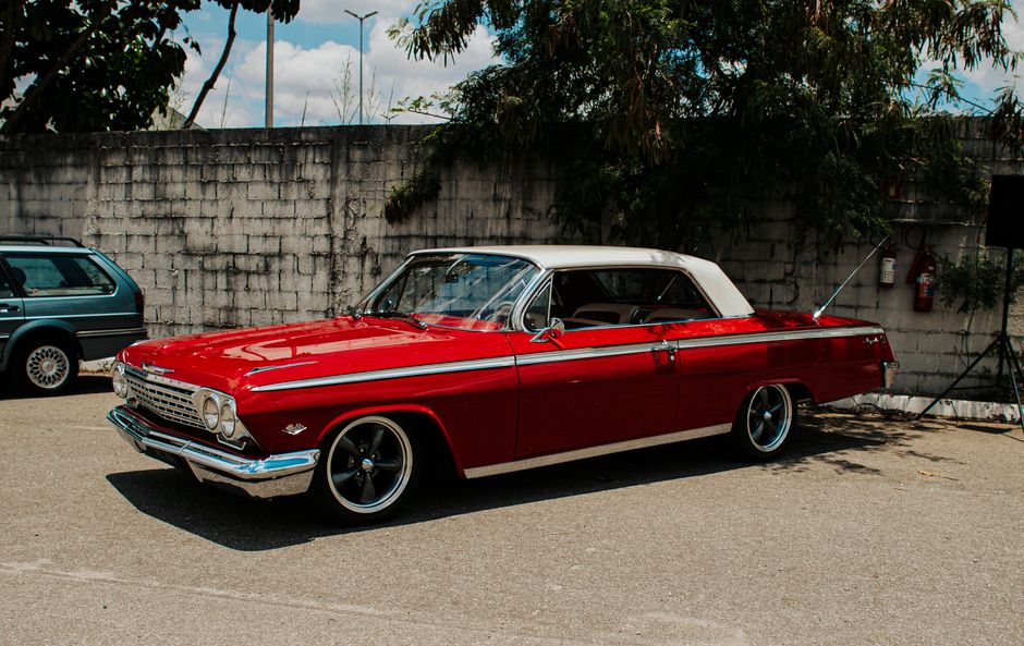 Rare Stick-Shift 1963 Pontiac Bonneville Convertible Heads to Auction