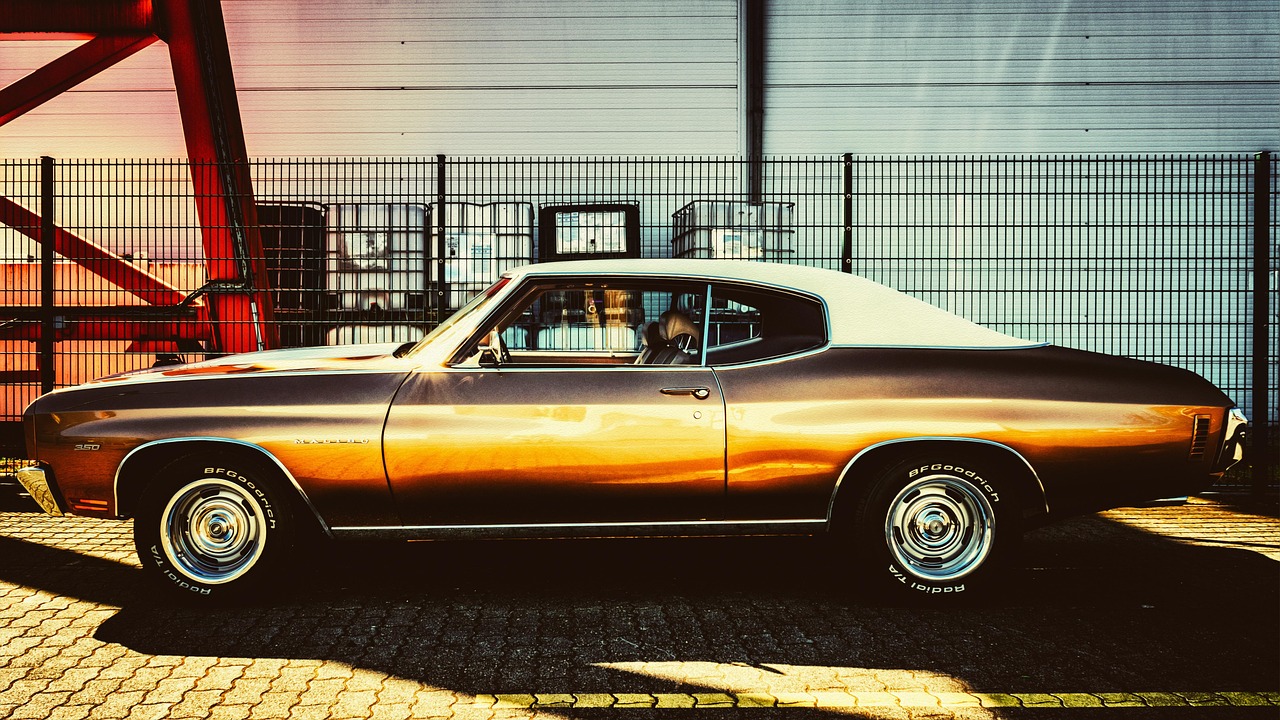1975 Chevrolet Monte Carlo With a 454 V8: A Personal luxury Icon That Still Impresses