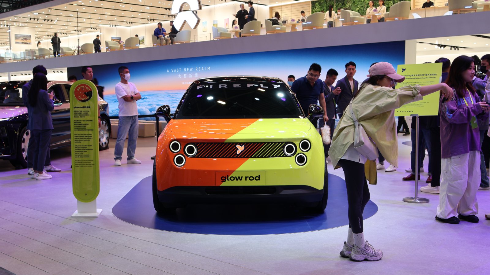 Nio's Firefly adds a 60-kWh battery option, pushing CLTC range to 560 km