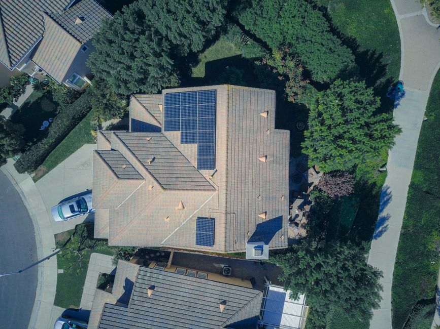 Tesla Solar in 2026: New Panels, Powerwall 3, and the End of Solar Roof