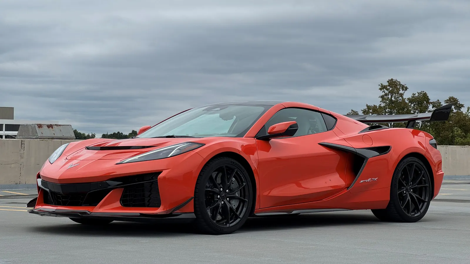 2026 Corvette ZR1X: GM'in Hibrit Roketi Elektrifikasyonun Sınırlarını Yeniden Çiziyor