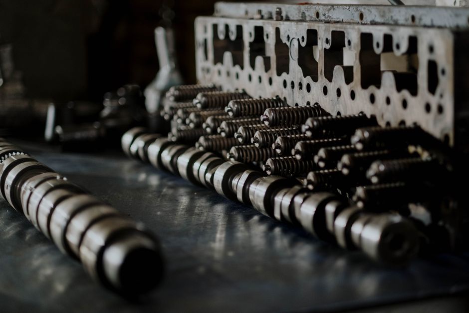 WWII Relic Reimagined: Packard Merlin V12 Cylinder Head Desk Lamp