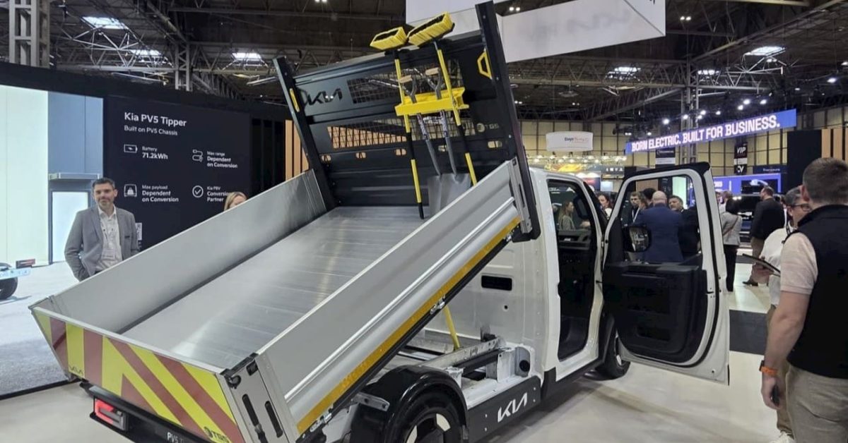 Kia PV5 Chassis Cab, Minik Bir Elektrikli Damperli Kamyona Dönüştü