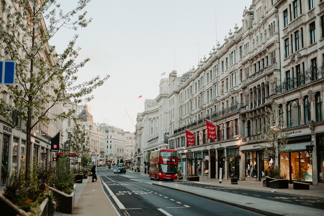 Londra'nın Kirli Araç Vergisi Sağlıkta Büyük Kazanım Sağladı: Rapor