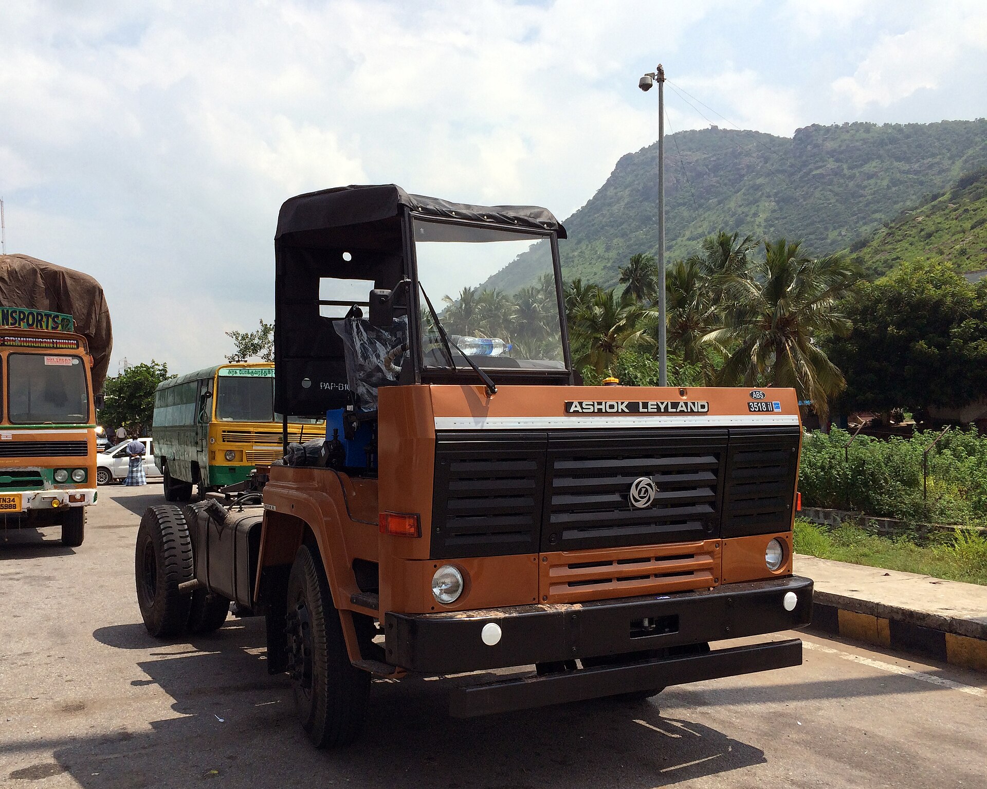 Ashok Leyland 2027'de Zirve Yapacak, Ardından İki Yıllık Düşüş Gelebilir
