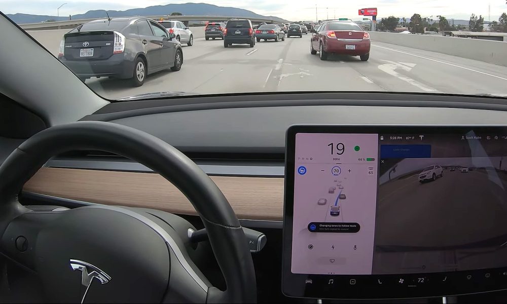 Tesla, Otonom Sürüşü Hızlandıracak Veri Hattının Patentini Aldı