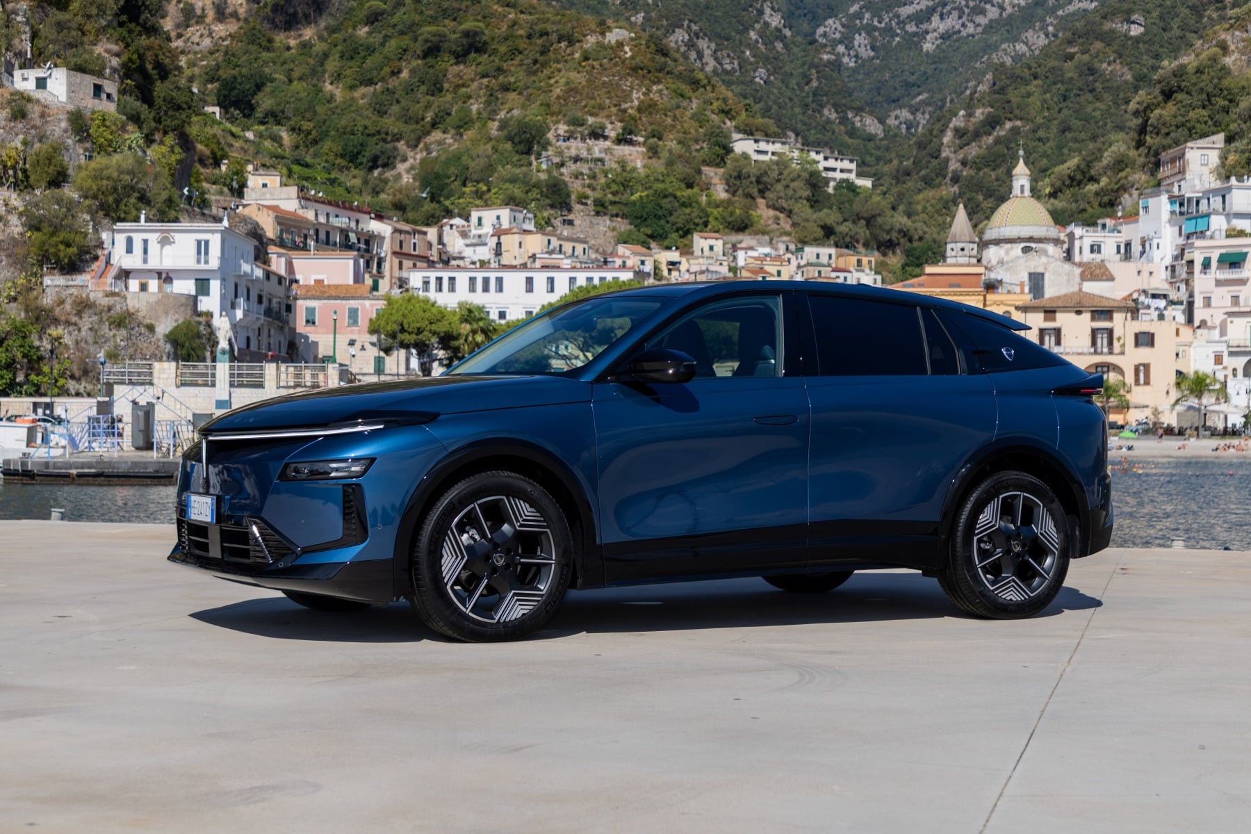Lancia Gamma Paris'te Tanıtıldı: Üç Elektrikli Seçenek Var, Almanya Yok
