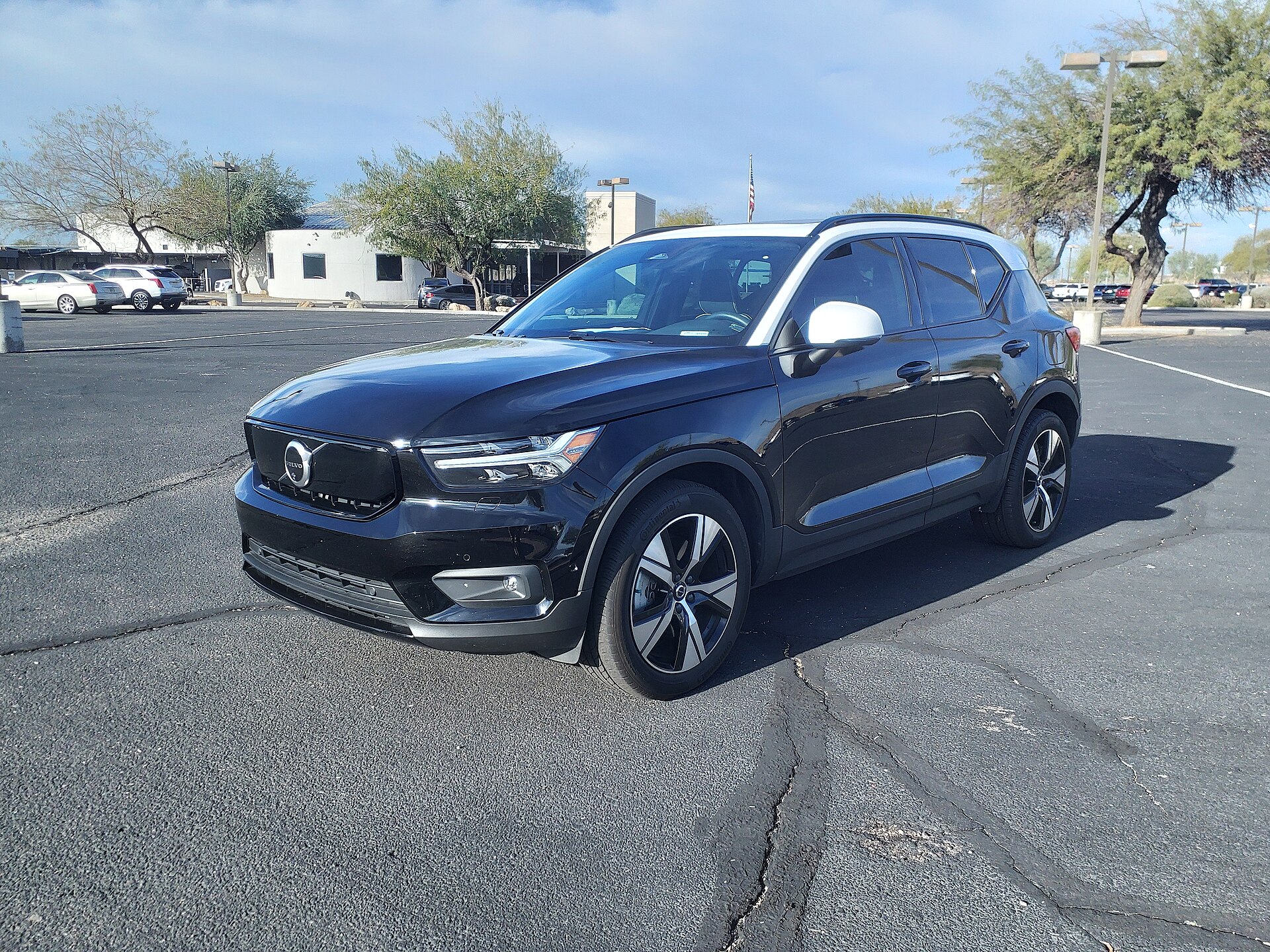 Volvo Refreshes XC40 and EX40 Lineup with Extra Range and a Sharper Look