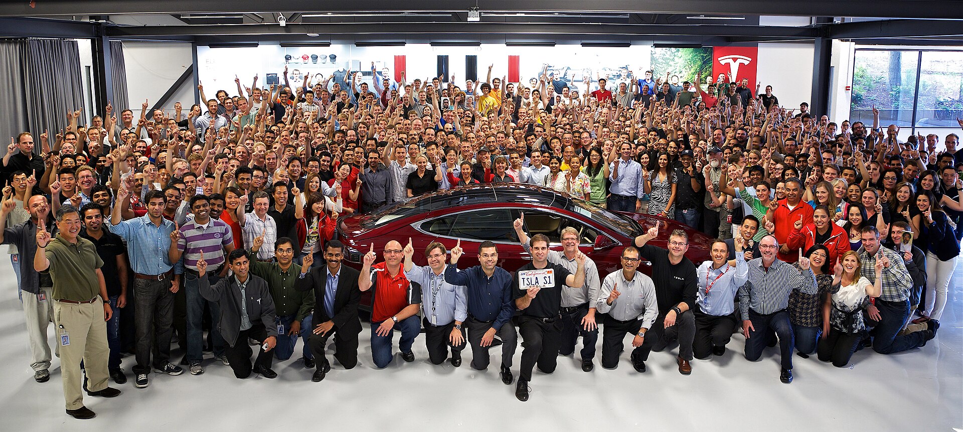 Tesla ve Alphabet, bilanço sezonunun başında yatırımcıları sarstı