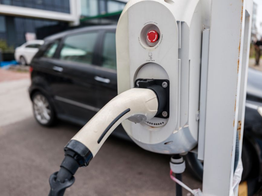 US Automakers Quietly Retreat From Electric Vehicle Hype
