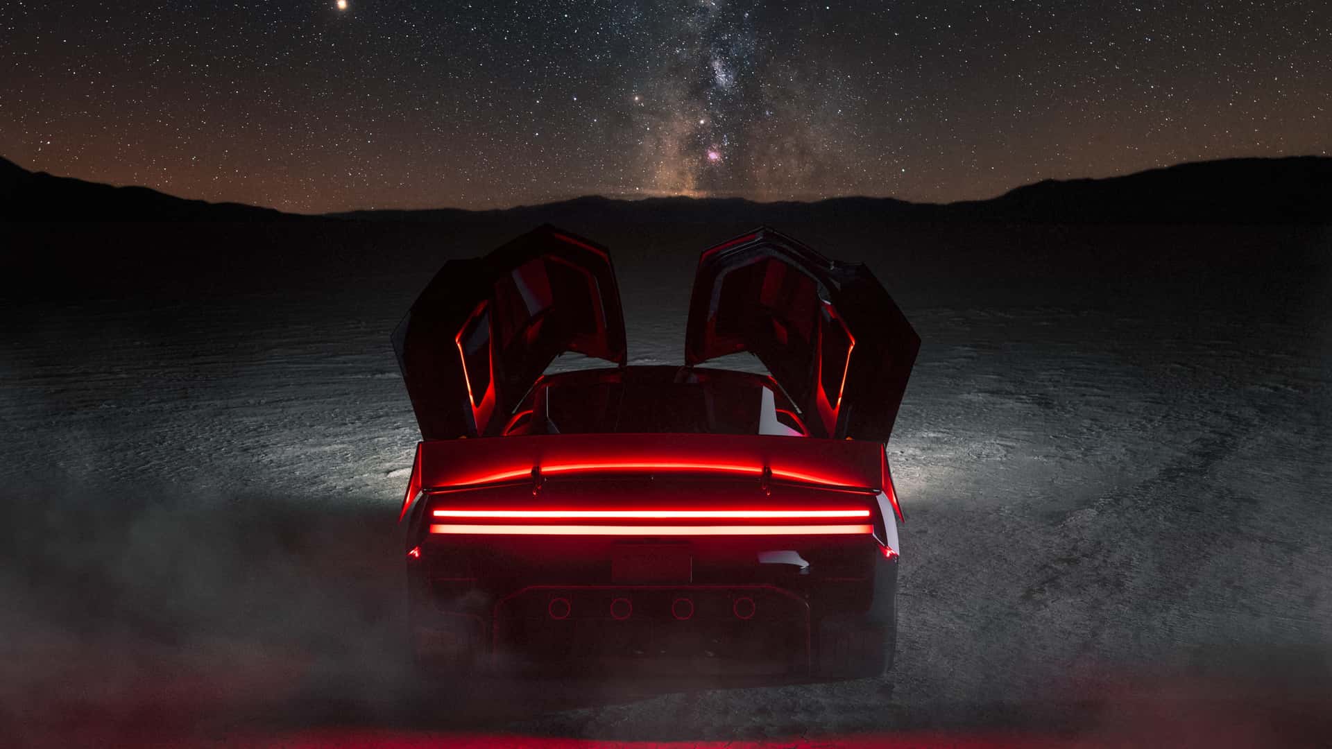 Tesla Roadster: 1.341 HP, 320 Mil Menzil ve Bagajda Basınçlı Hava Tankı