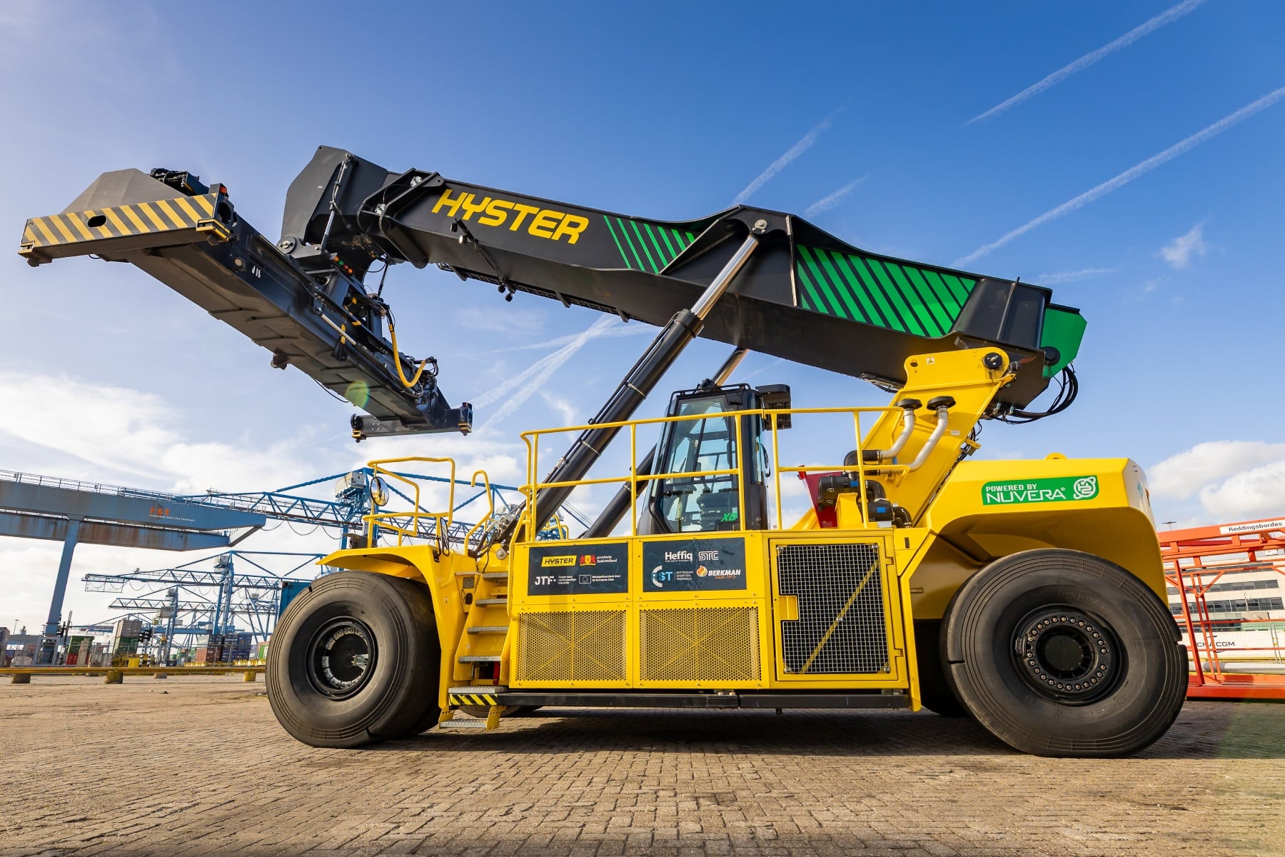 Hyster Rolls Out Hydrogen Fuel Cell ReachStacker at Rotterdam Port