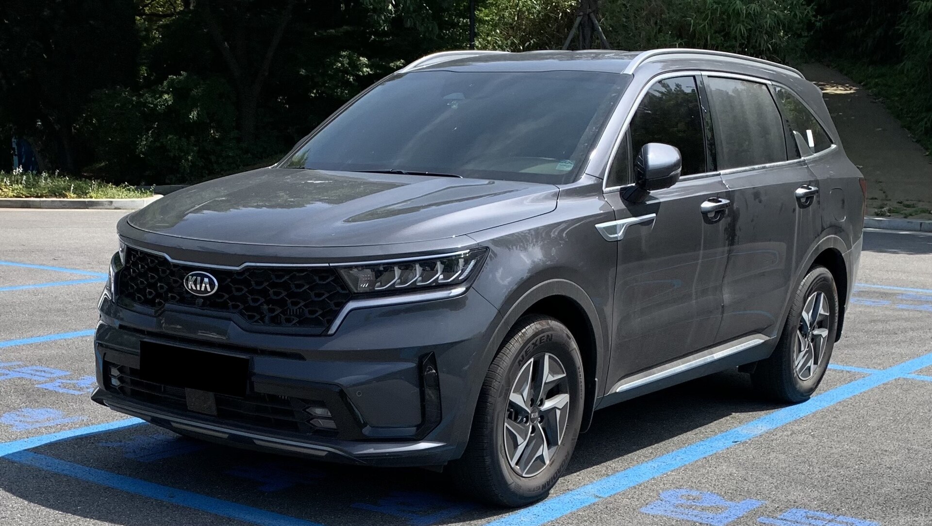 Kia's Three-Row Hybrid Outshines the Grand Highlander in Key Areas