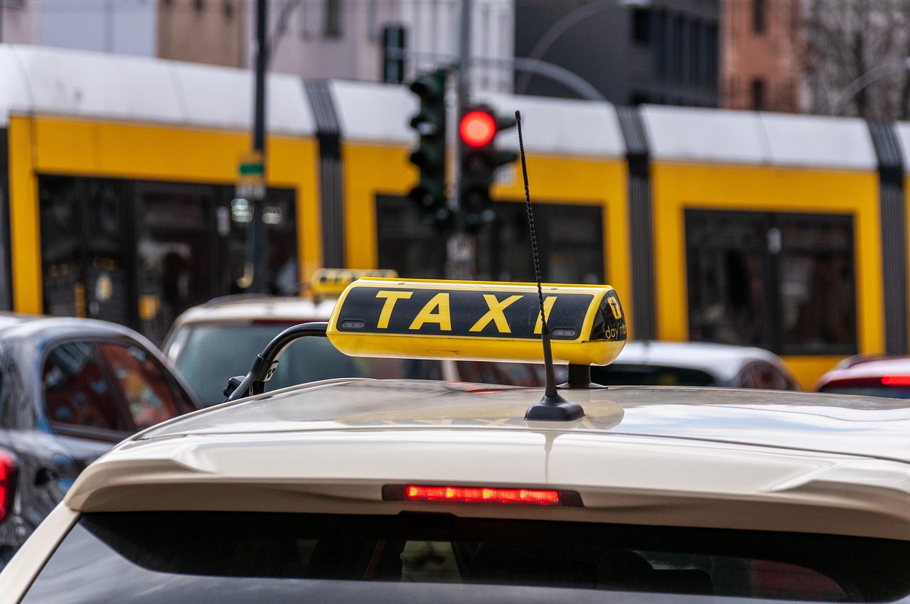 JPMorgan-Notiz stellt infrage, wer wirklich von Teslas Robotaxi-Ambitionen profitiert