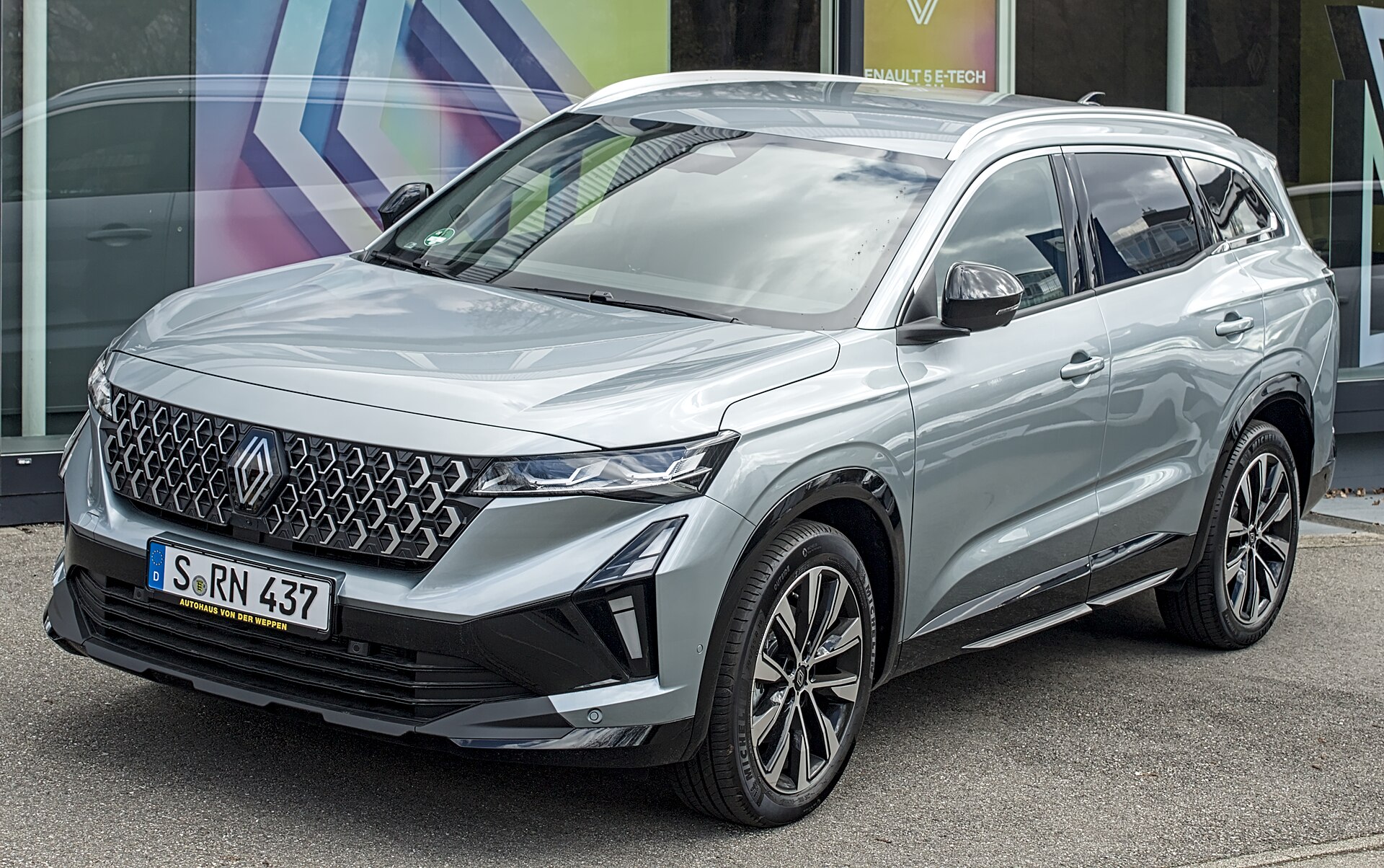 Renault's E-Space Concept Blends 1984 Espace Heritage with Electric Van Innovation