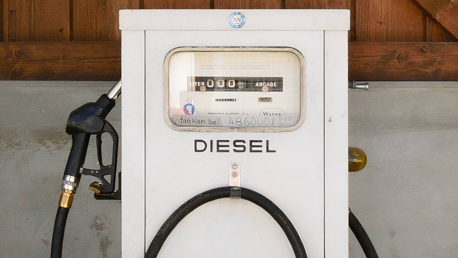 GM Doubles Down on Diesel With New V8, Despite Toyota's Criticism