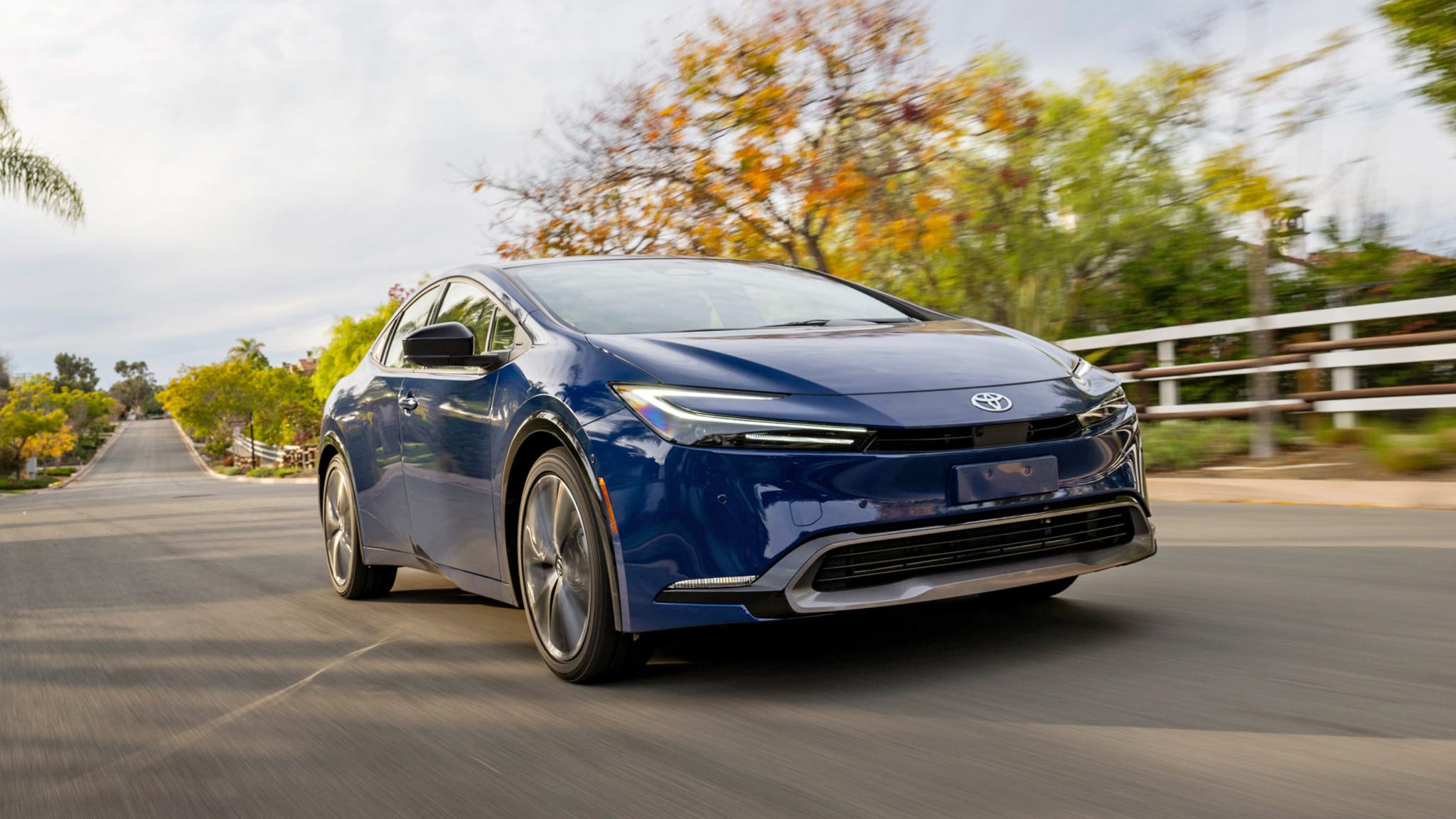 Şarj Gerekmeden 50 MPG'yi Aşan 5 Hibrit Model