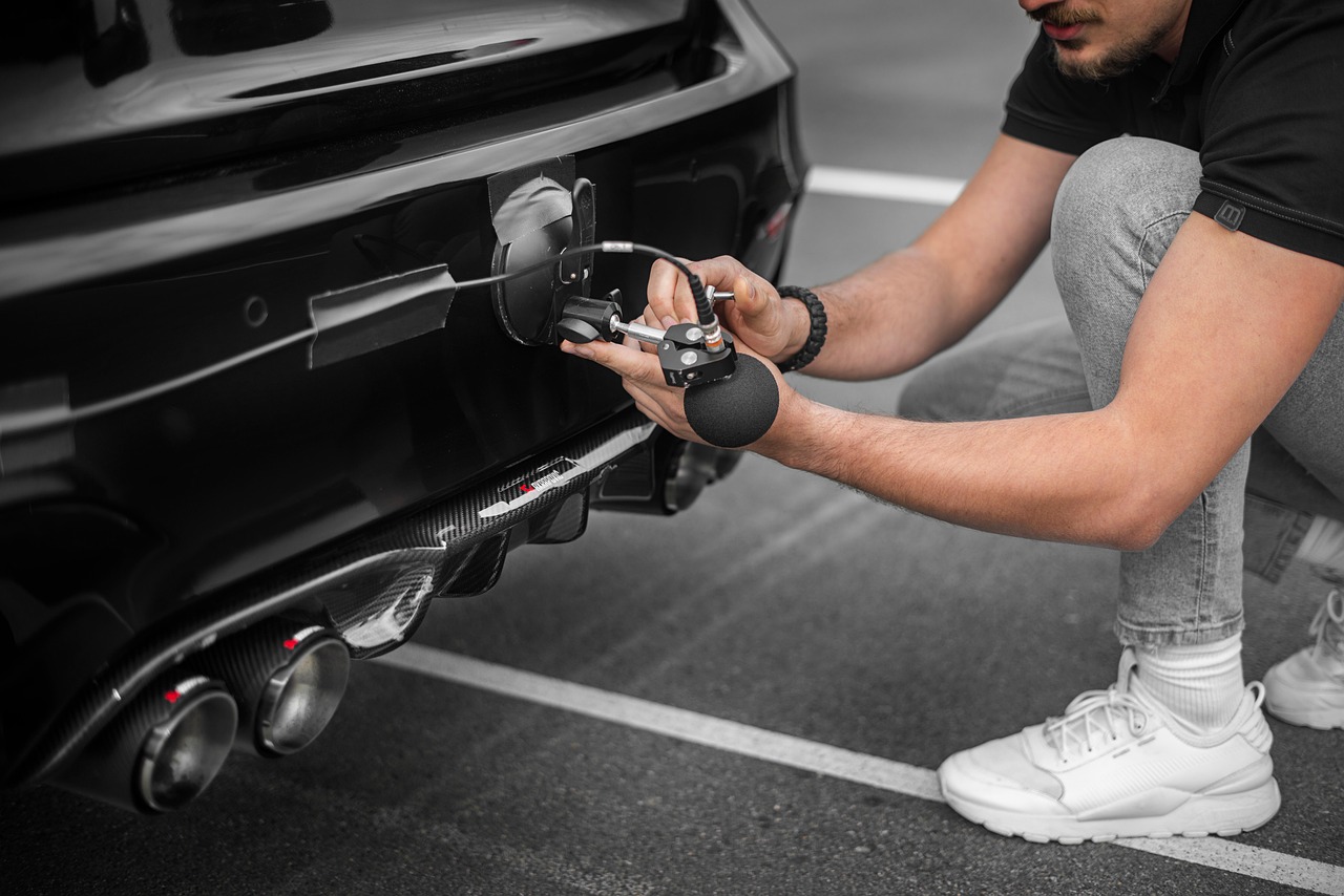 Tesla'nın Sürücüsüz FSD Videoları Güvenlik ve Abartı Sorularını Artırıyor